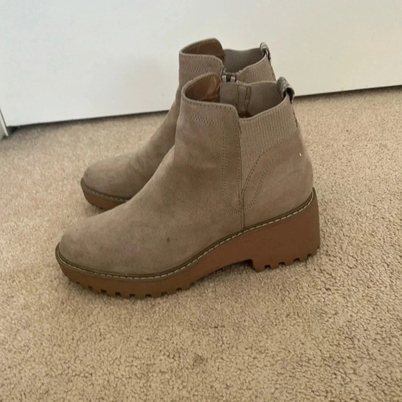 Universal Thread Zip Up Ankle Bootie Faux Suede Tan size 6 - Picture 1 of 6